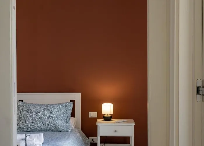 Little Red Apartment Rom
